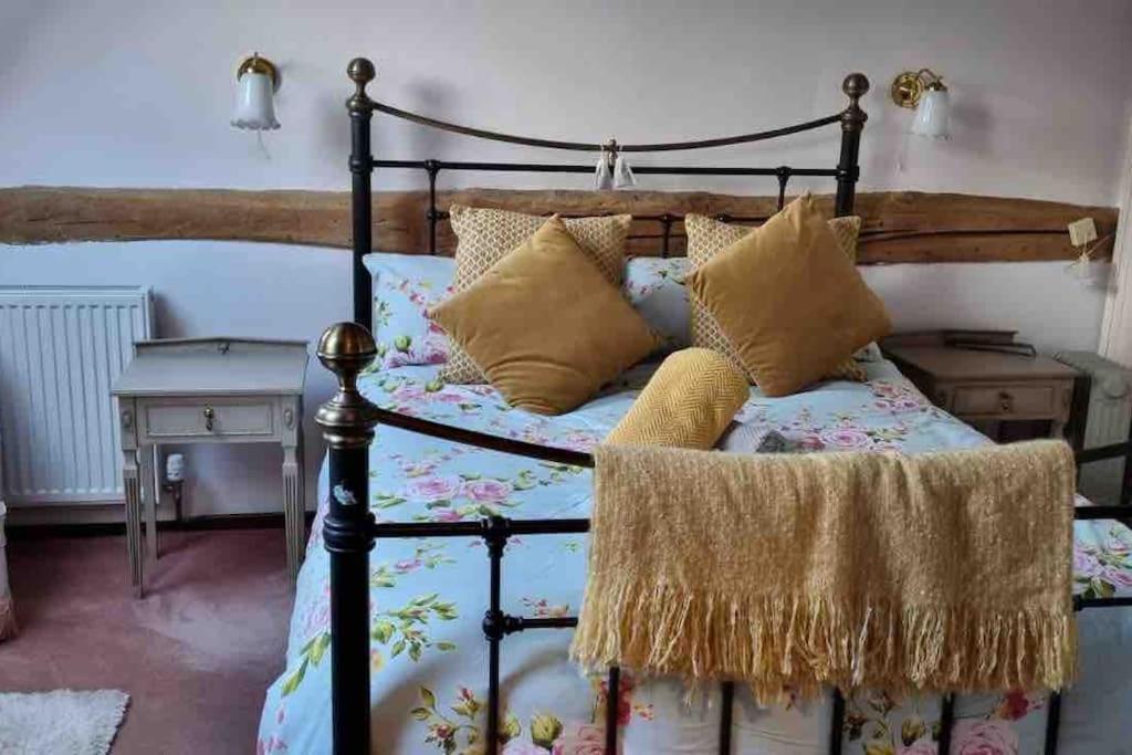 Stunning Barn Conversion Ideal For Large Families Bildeston Eksteriør billede