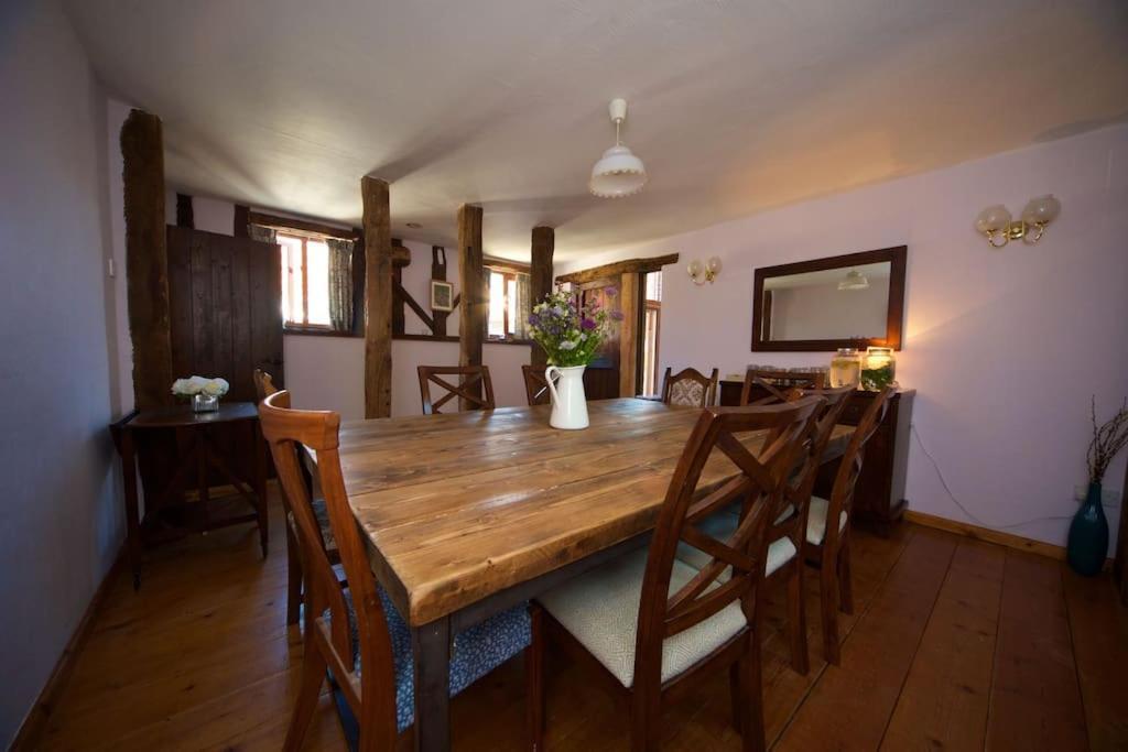 Stunning Barn Conversion Ideal For Large Families Bildeston Eksteriør billede