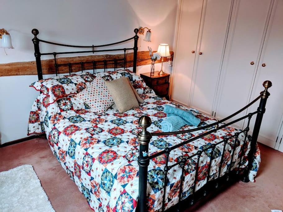 Stunning Barn Conversion Ideal For Large Families Bildeston Eksteriør billede